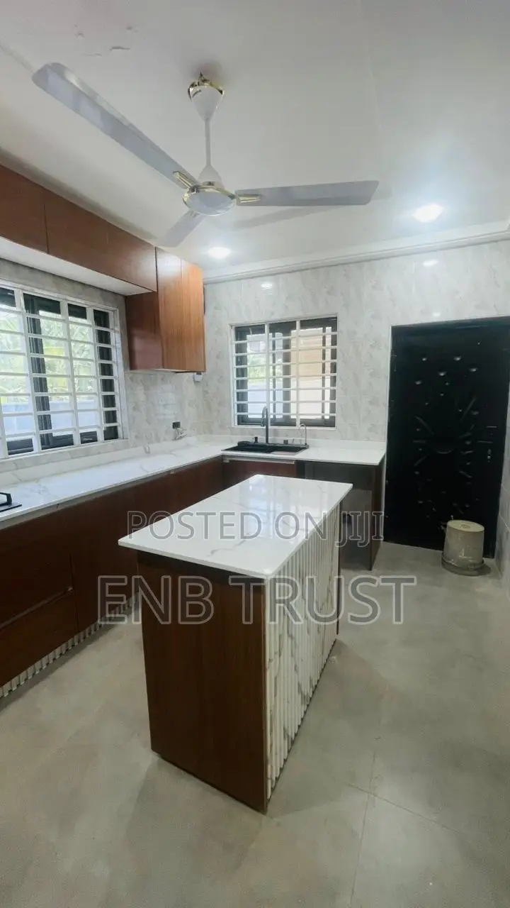 3bdrm House in Amormorley Junction, Pokuase for sale