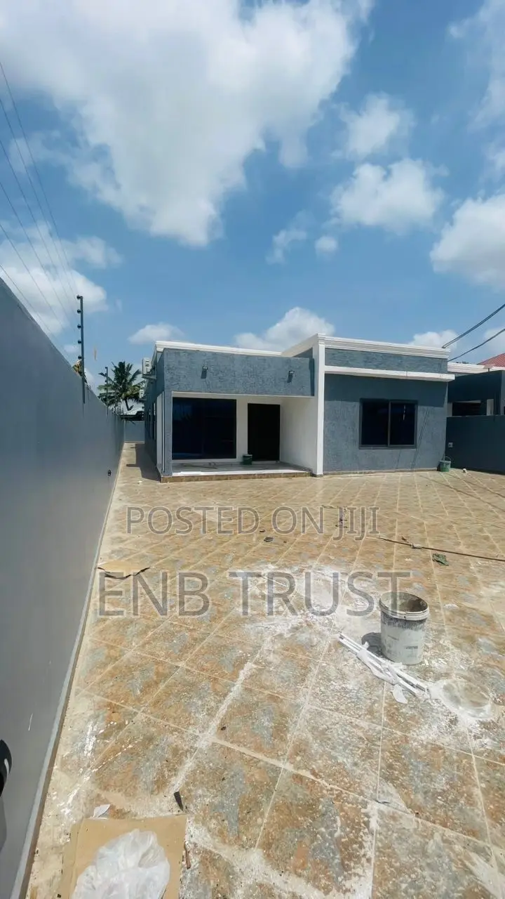 3bdrm House in Amormorley Junction, Pokuase for sale