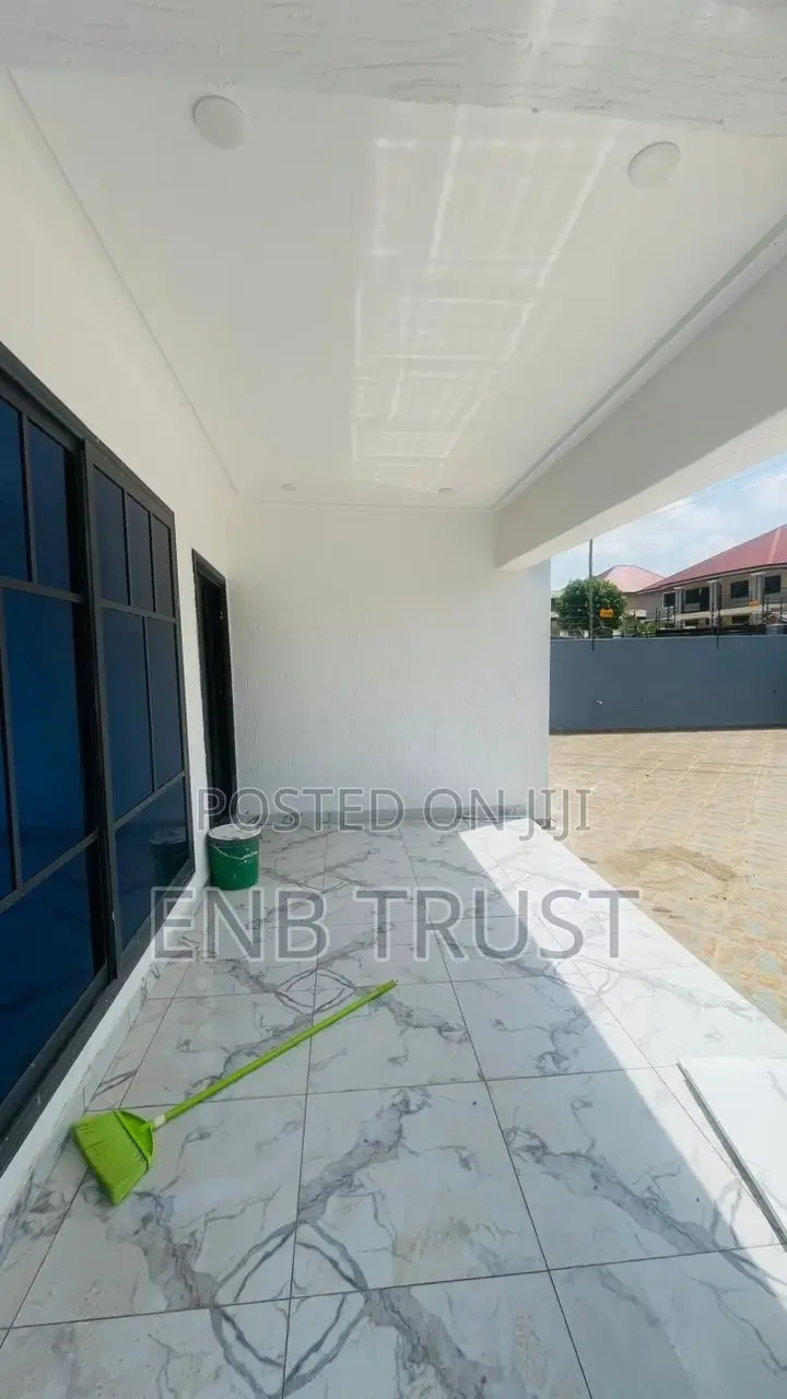 3bdrm House in Amormorley Junction, Pokuase for sale