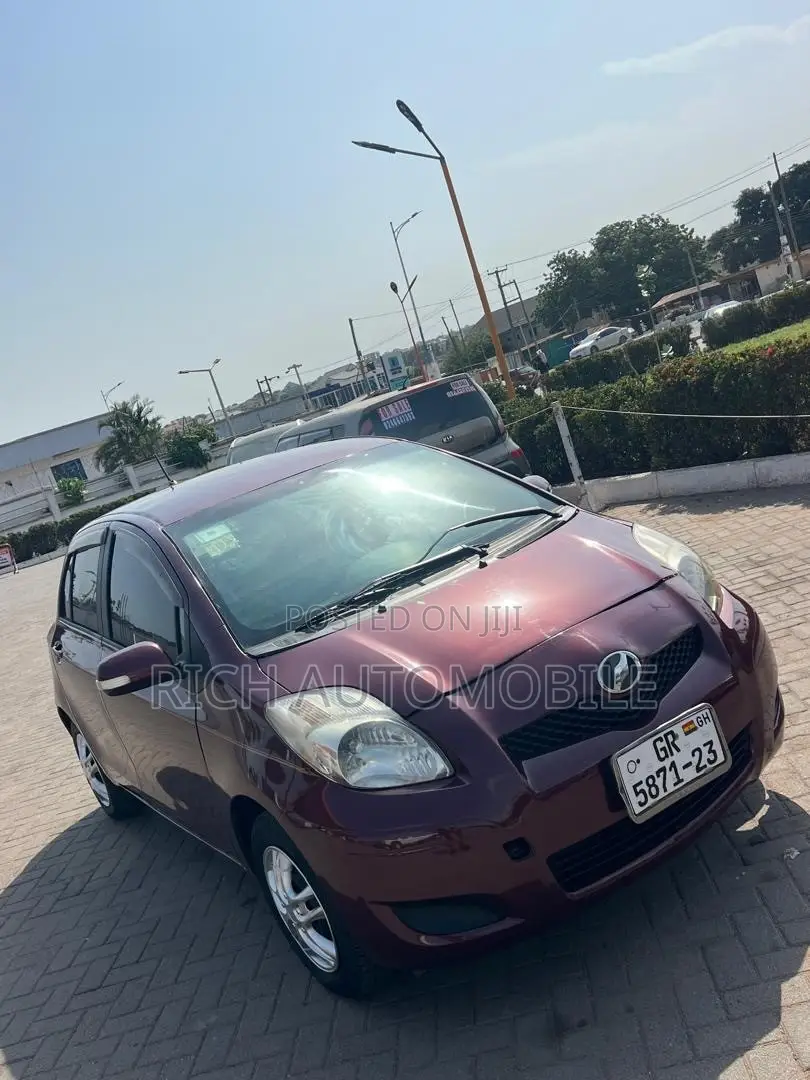 Toyota Vitz 1.3 FWD 3dr 2010 Brown