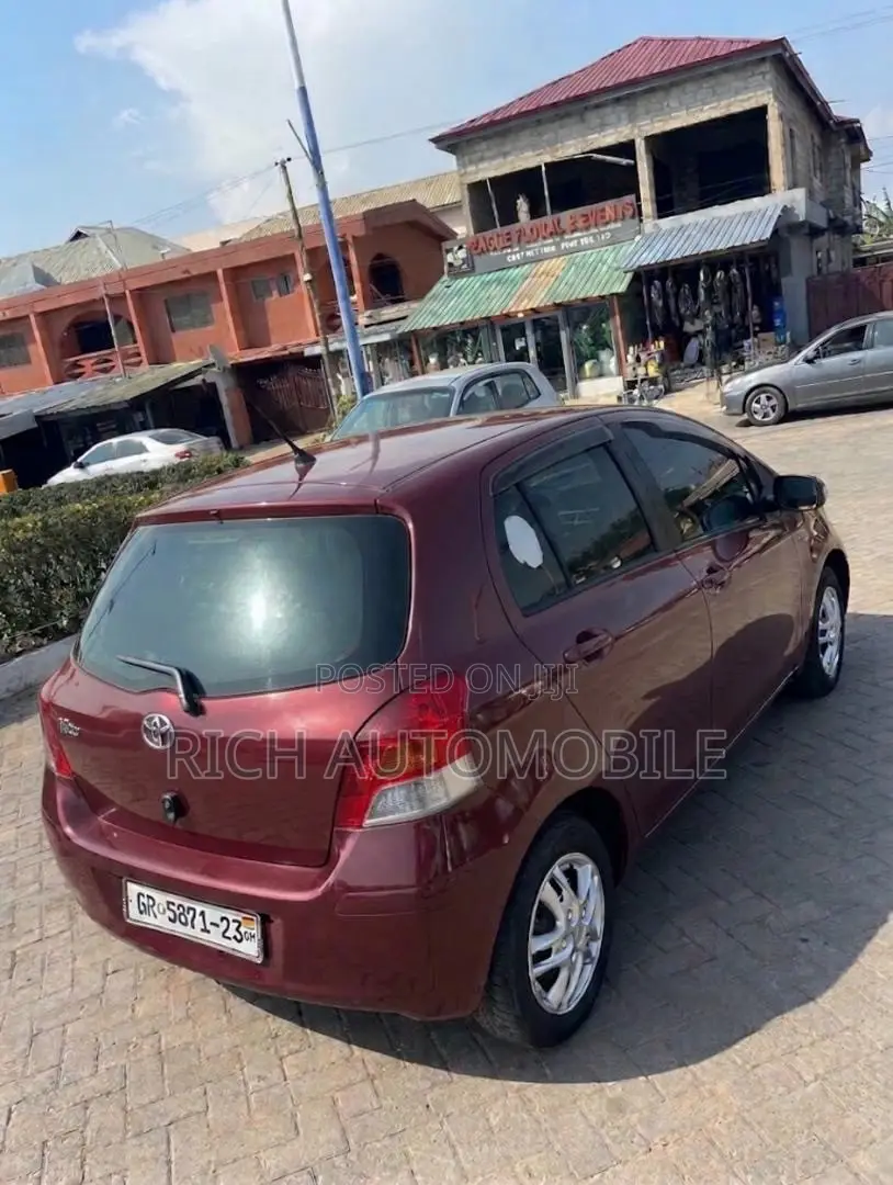 Toyota Vitz 1.3 FWD 3dr 2010 Brown