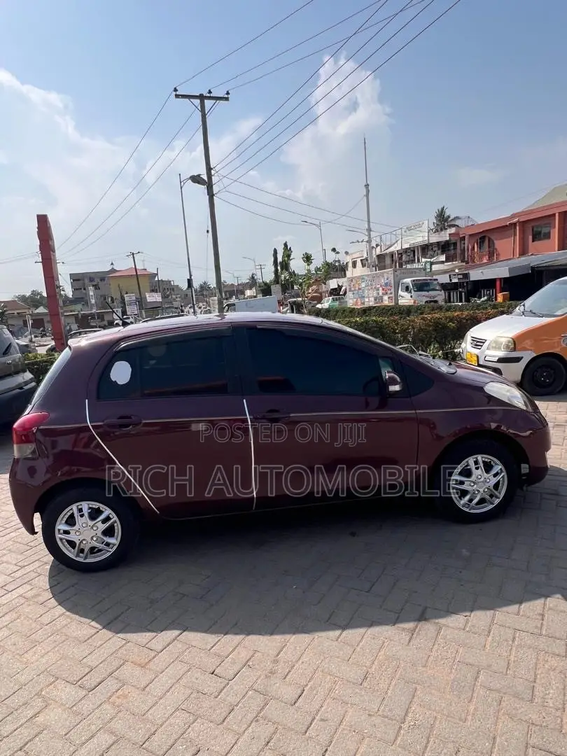 Toyota Vitz 1.3 FWD 3dr 2010 Brown