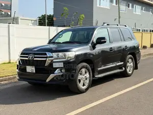 Toyota Land Cruiser 5.7 V8 2012 Black