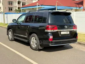 Toyota Land Cruiser 5.7 V8 2012 Black