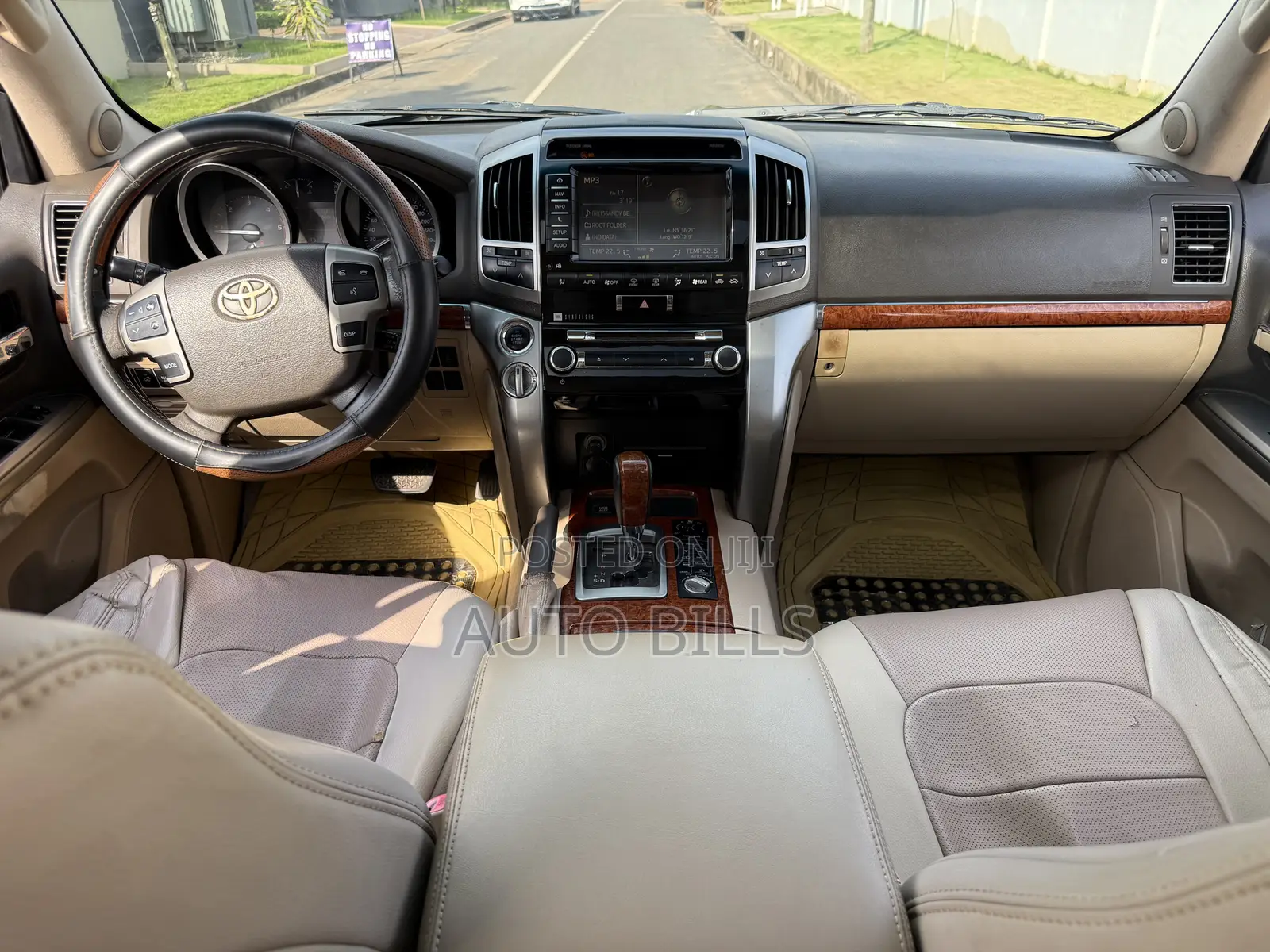 Toyota Land Cruiser 5.7 V8 2012 Black