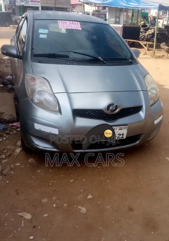 Toyota Vitz 1.5 FWD 3dr 2010 Silver