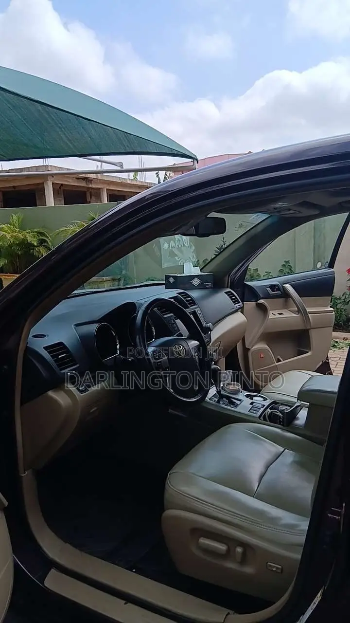 Toyota Highlander 2013 Beige