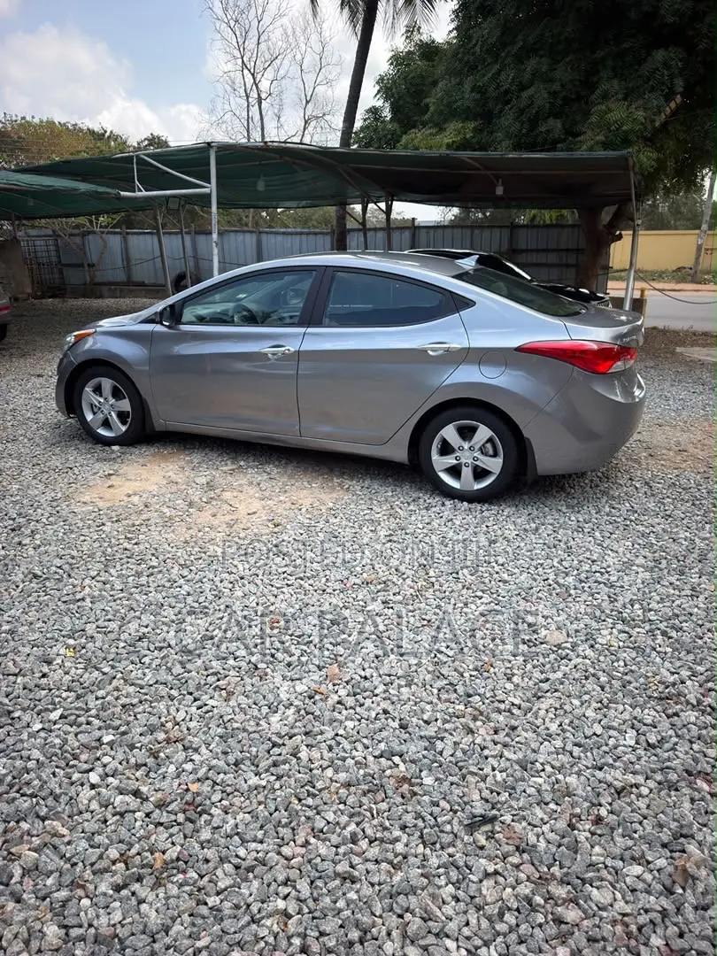 Hyundai Elantra 2013 Silver