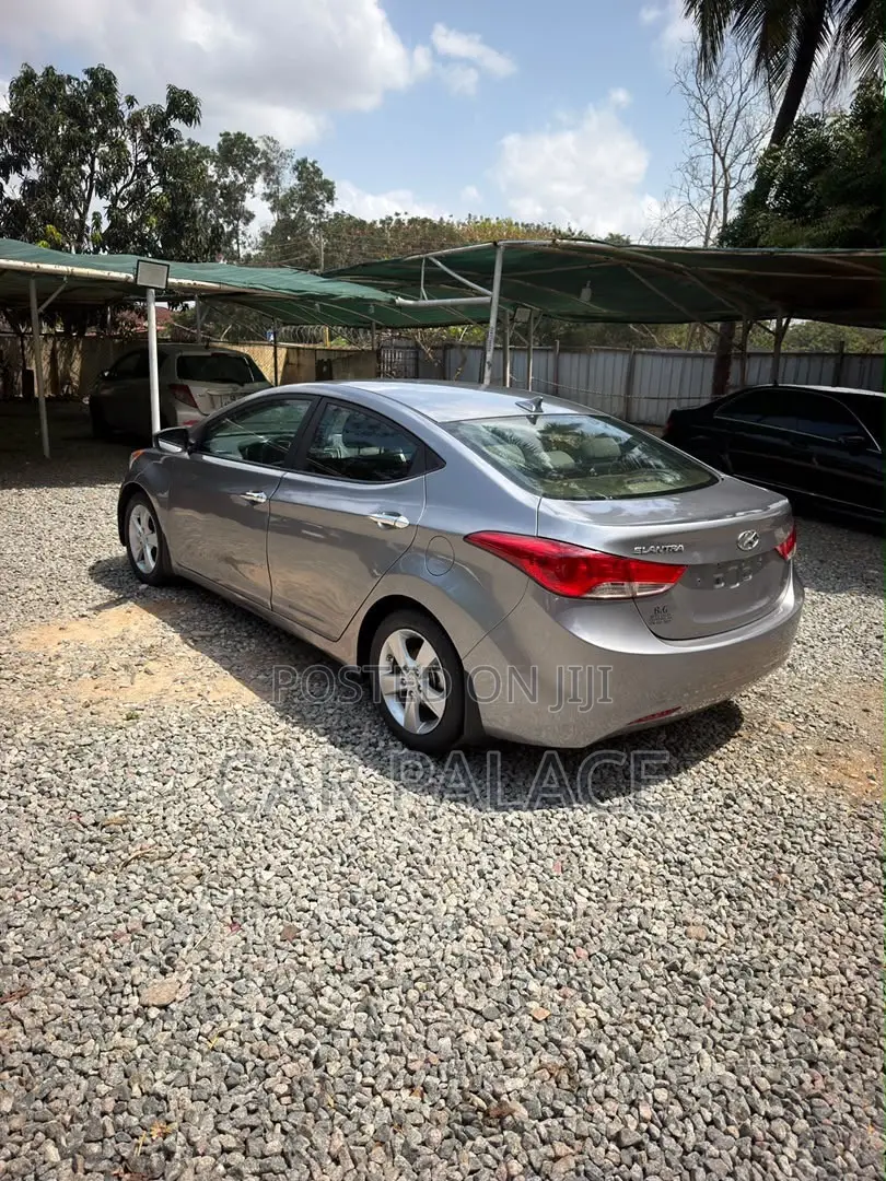 Hyundai Elantra 2013 Silver