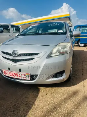 Toyota Belta 2010 Silver