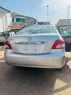 Toyota Belta 2010 Silver