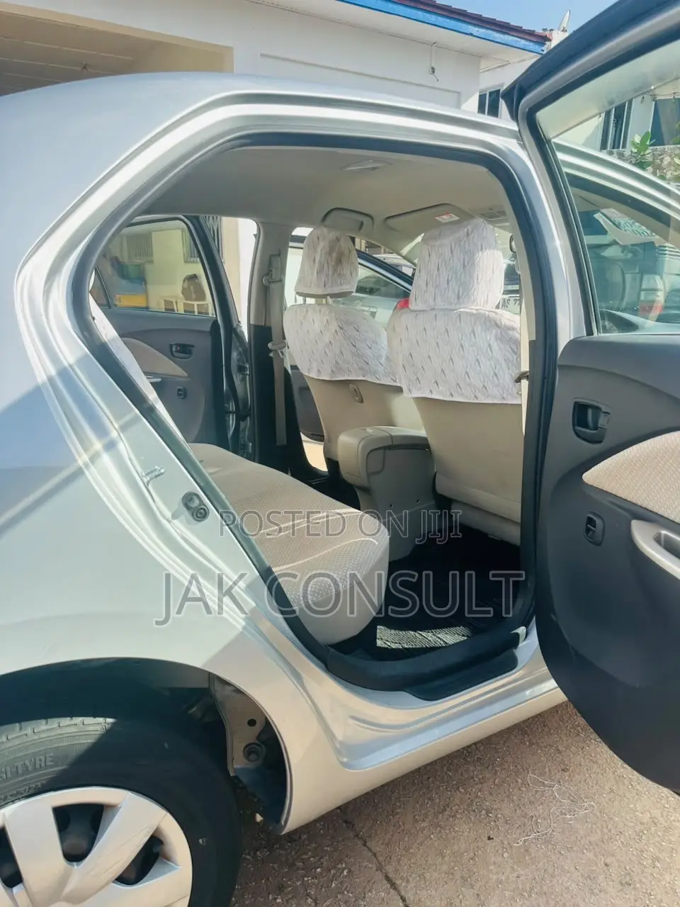 Toyota Belta 2010 Silver