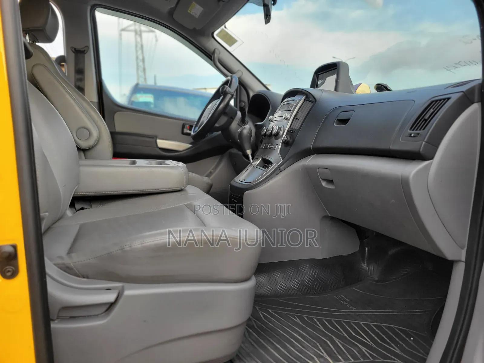 Hyundai Starex 2015 Yellow