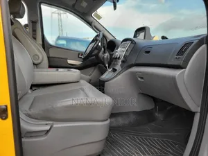 Hyundai Starex 2015 Yellow