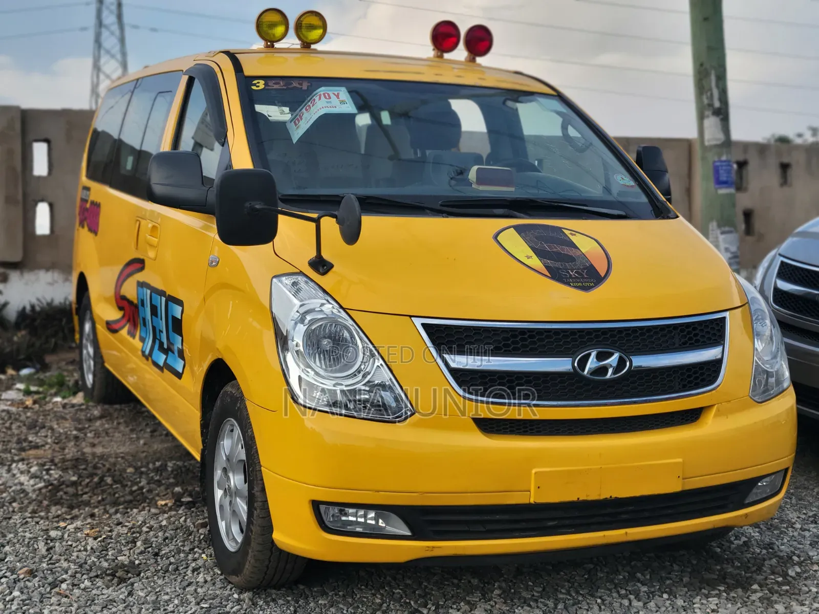 Hyundai Starex 2015 Yellow