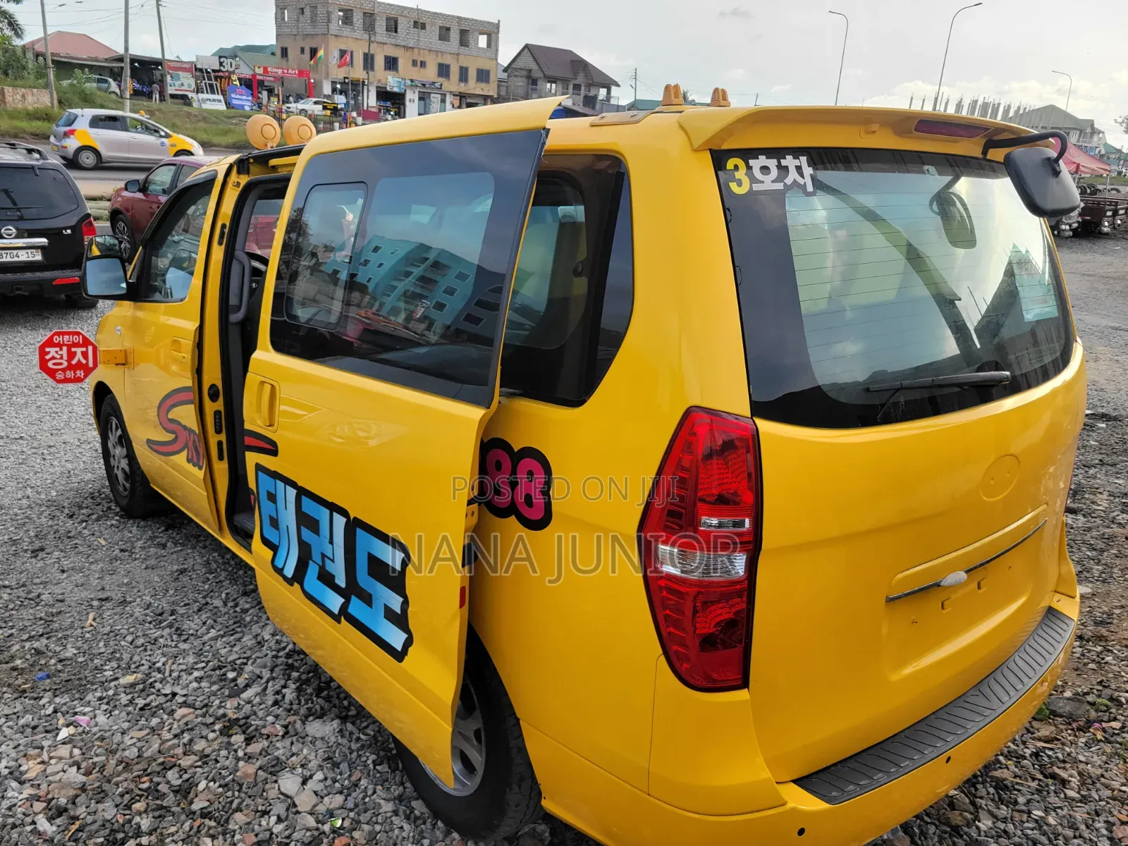 Hyundai Starex 2015 Yellow