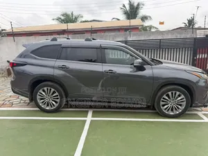 Toyota Highlander Platinum AWD 2023 Teal