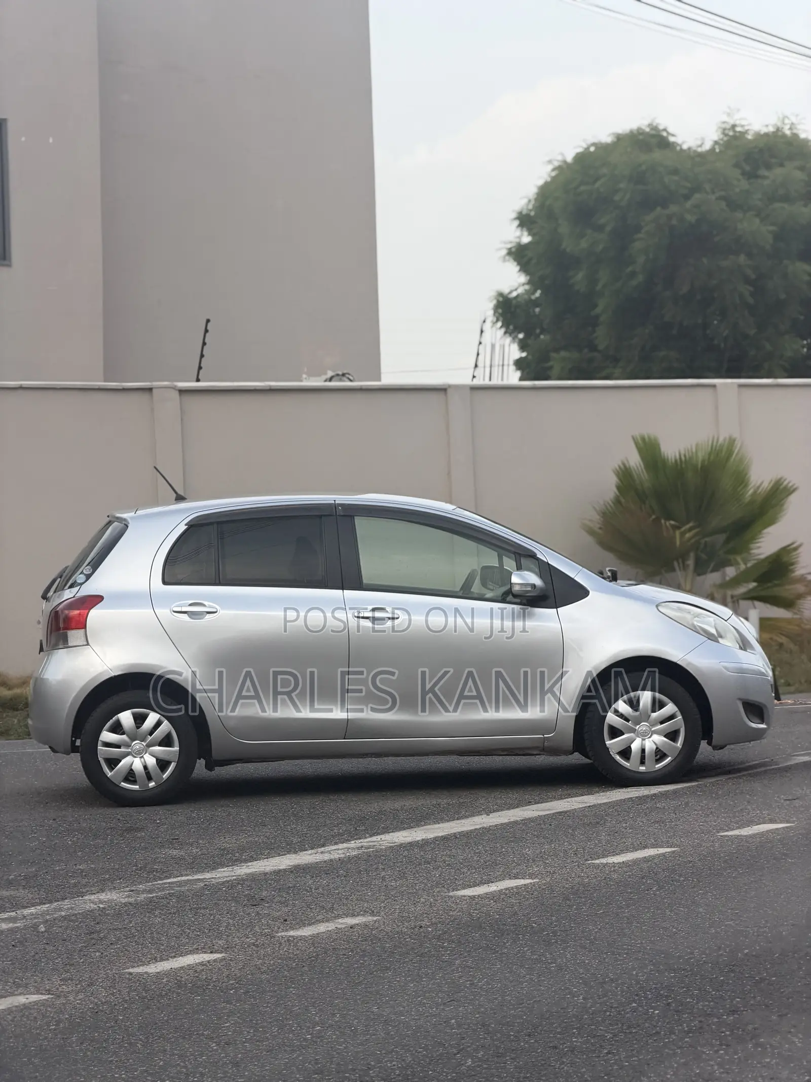 Toyota Vitz 1.0 FWD 5dr 2010 Silver