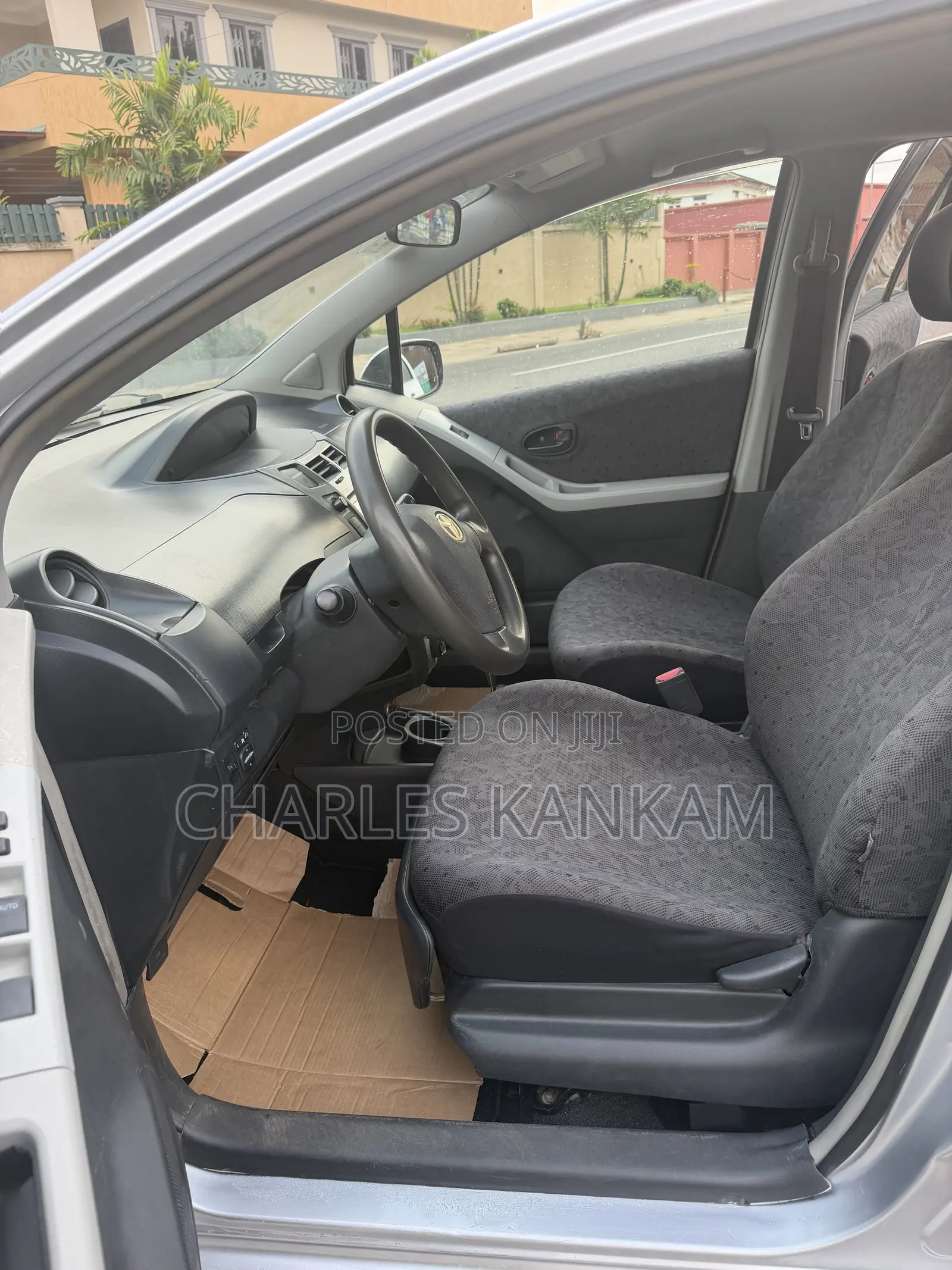 Toyota Vitz 1.0 FWD 5dr 2010 Silver