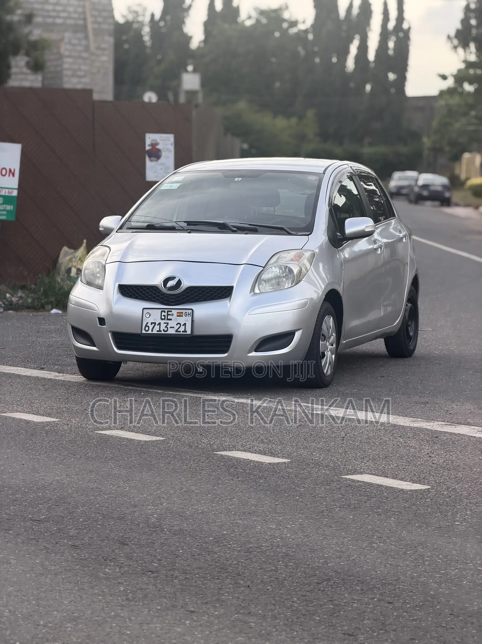 Toyota Vitz 1.0 FWD 5dr 2010 Silver