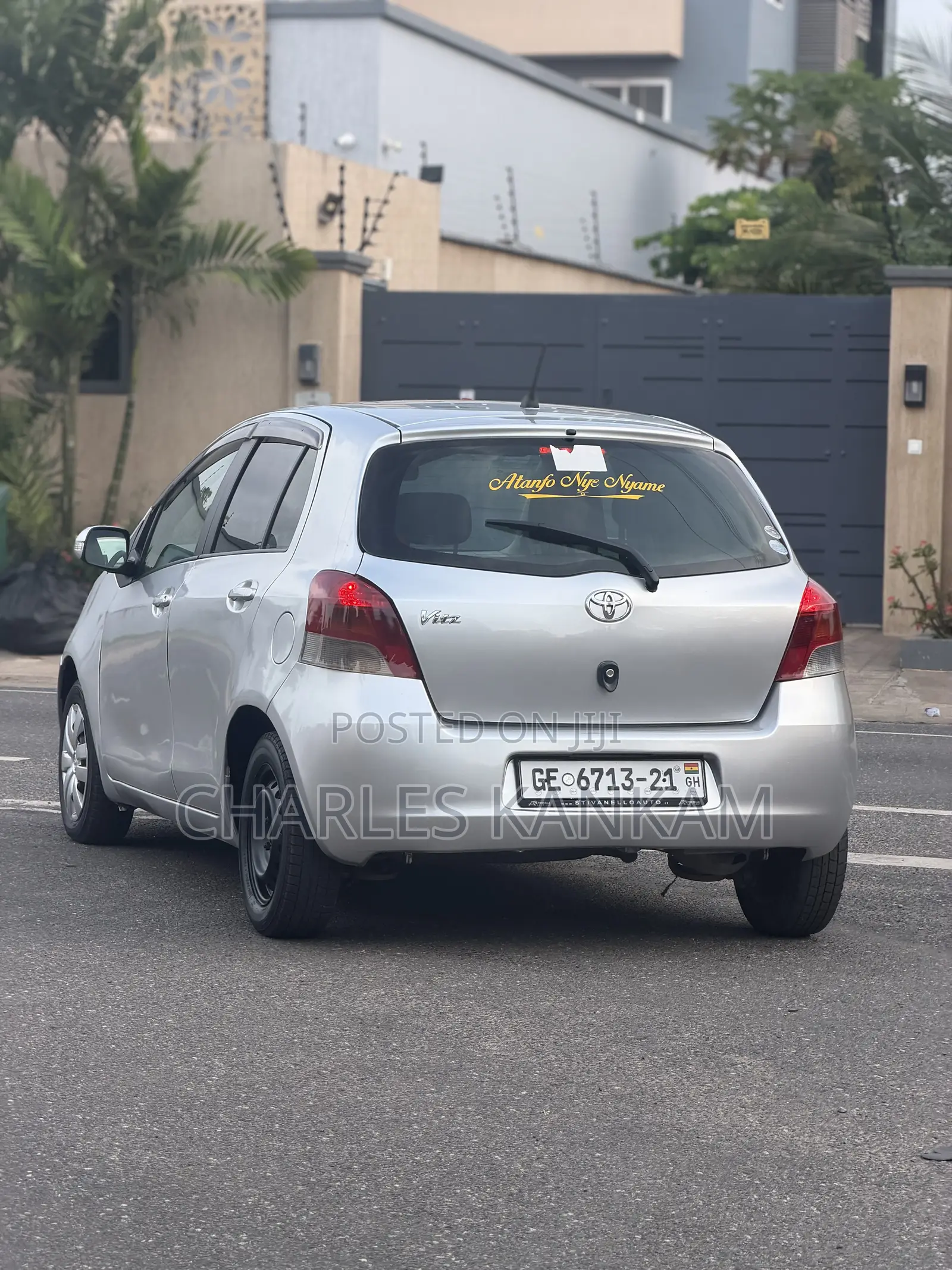 Toyota Vitz 1.0 FWD 5dr 2010 Silver
