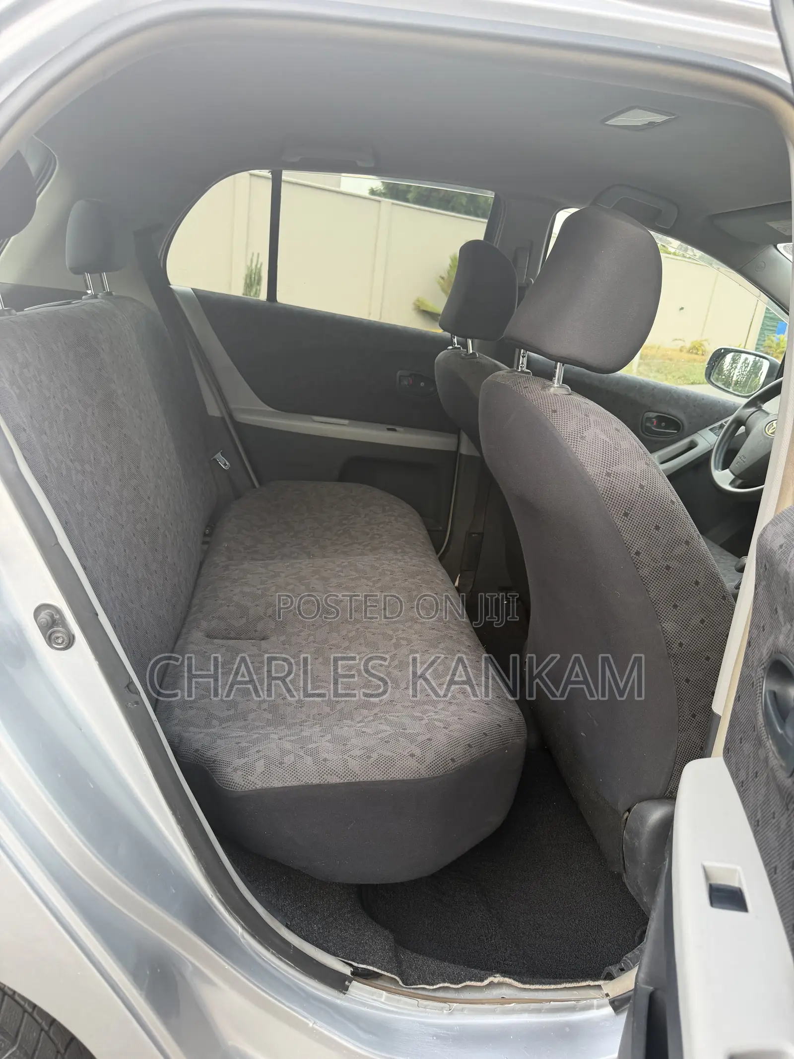 Toyota Vitz 1.0 FWD 5dr 2010 Silver