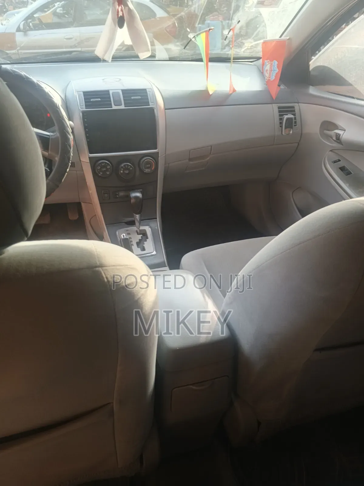Toyota Corolla LE 4dr Sedan (1.8L 4cyl 4A) 2010