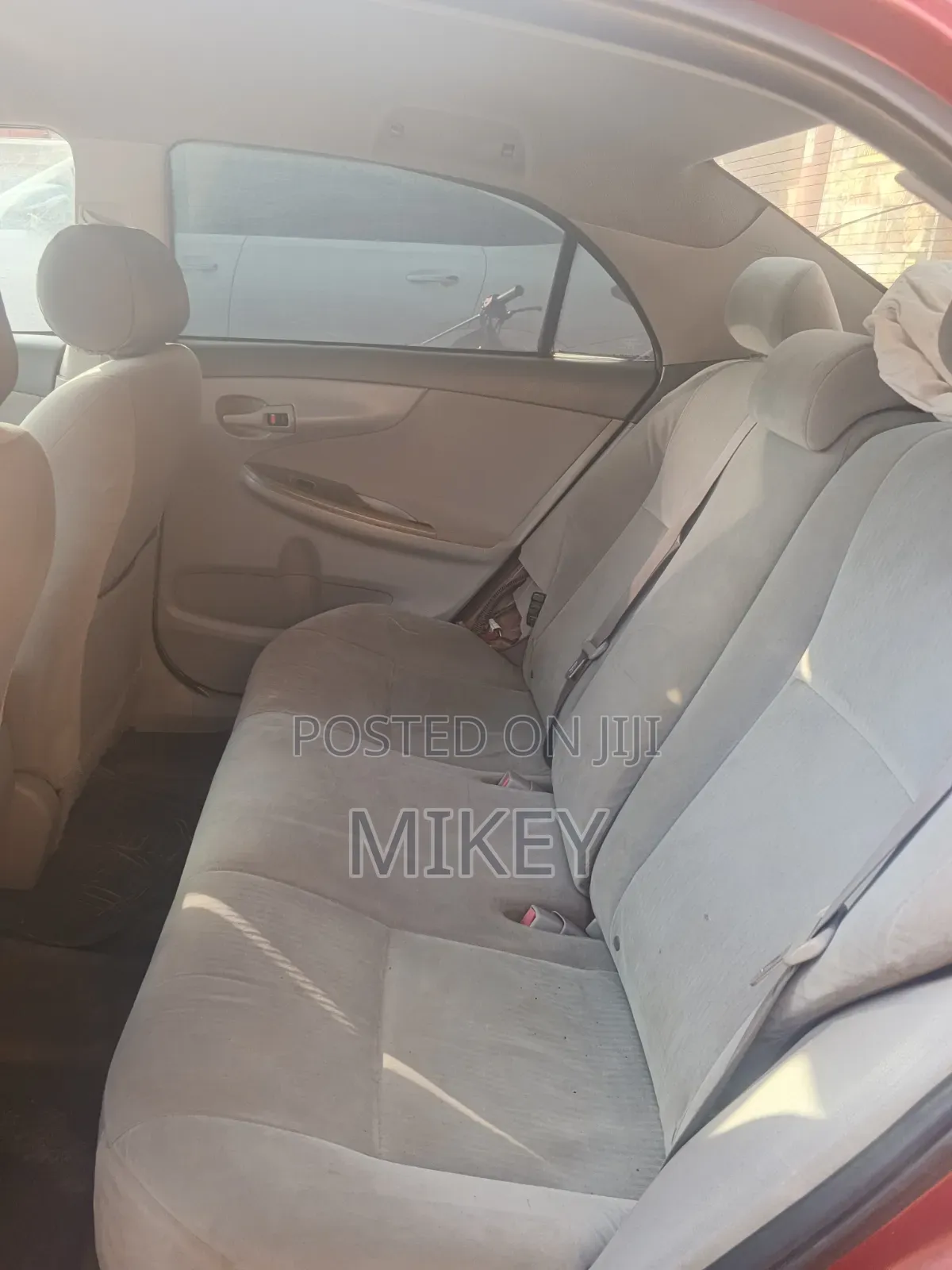 Toyota Corolla LE 4dr Sedan (1.8L 4cyl 4A) 2010