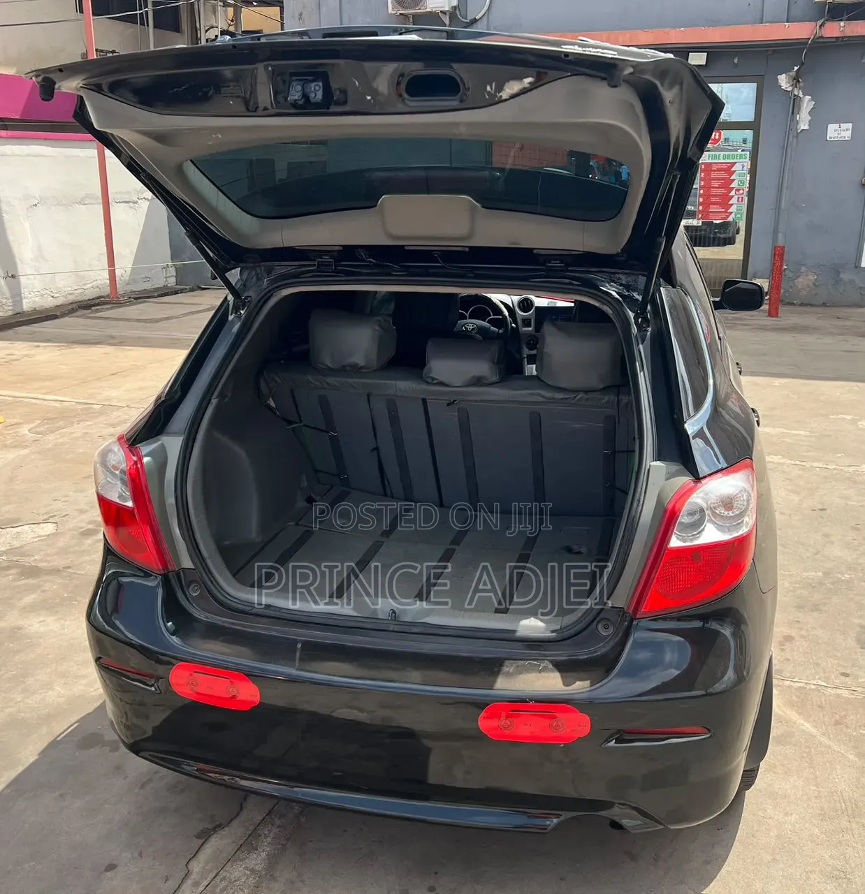 Toyota Matrix S Hatchback AWD (2.4L 4cyl 4A) 2010 Silver