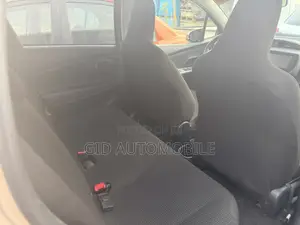 Toyota Vitz 2016 Gold