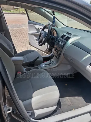 Toyota Corolla LE 4dr Sedan (1.8L 4cyl 4A) 2012 Gray
