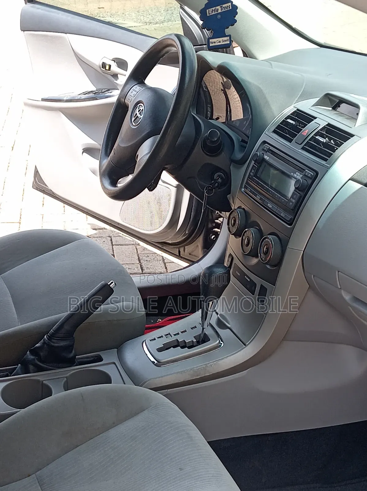 Toyota Corolla LE 4dr Sedan (1.8L 4cyl 4A) 2012 Gray