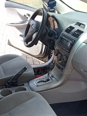Toyota Corolla LE 4dr Sedan (1.8L 4cyl 4A) 2012 Gray