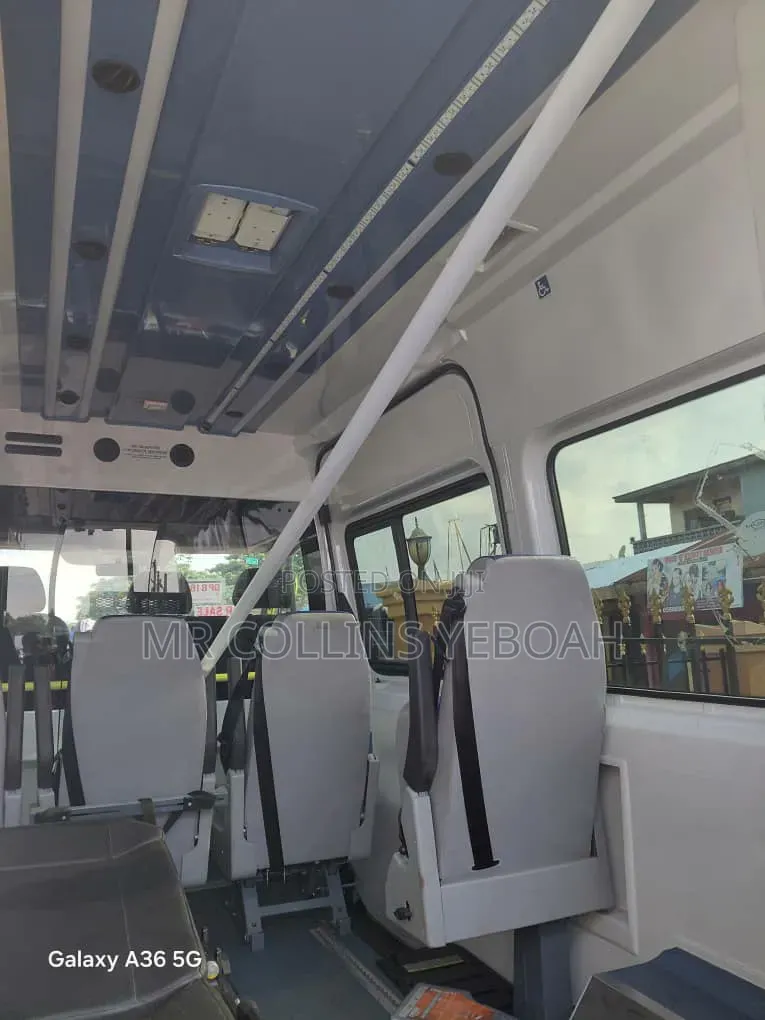 Volkswagen Transporter 2014 Yellow