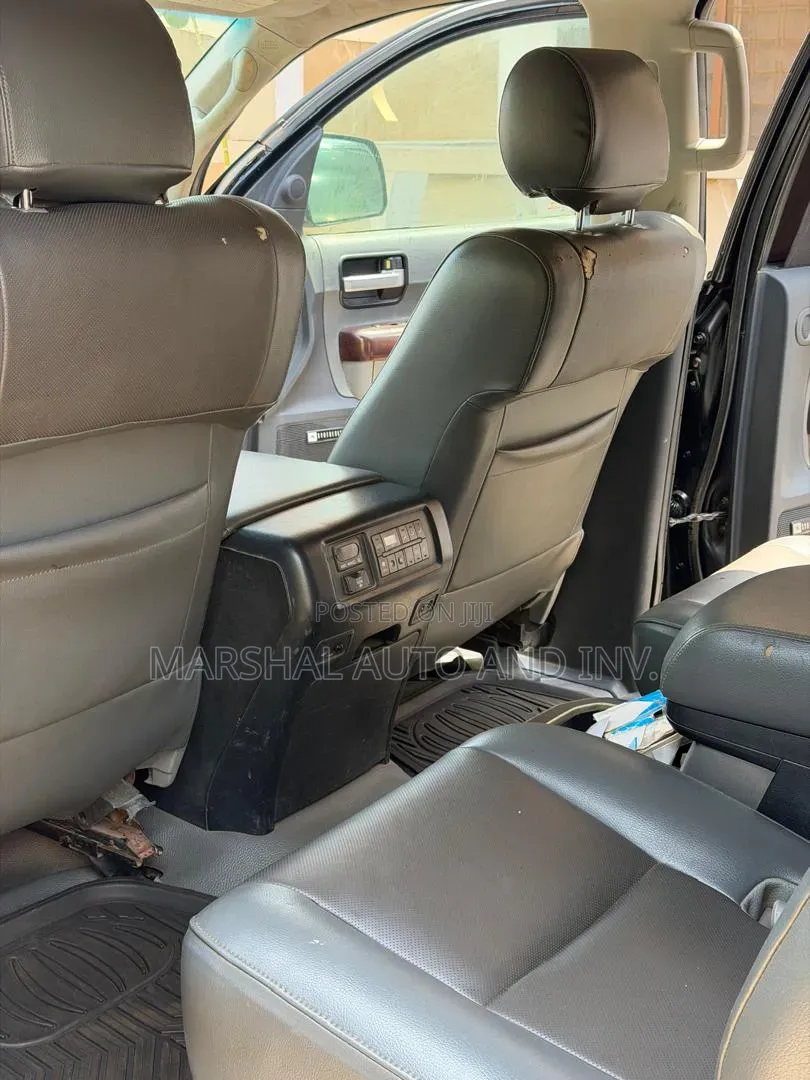 Toyota Sequoia SR5 4dr SUV 4WD (5.7L 8cyl 6A) 2012 Black