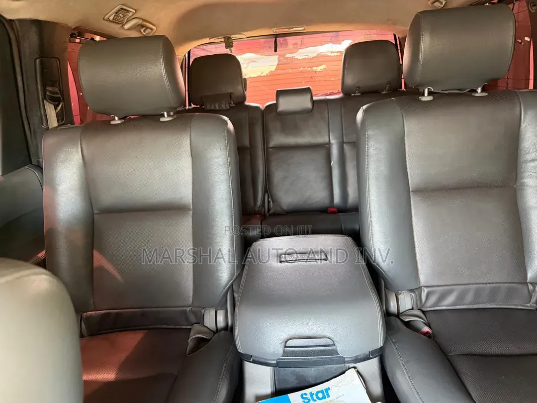 Toyota Sequoia SR5 4dr SUV 4WD (5.7L 8cyl 6A) 2012 Black