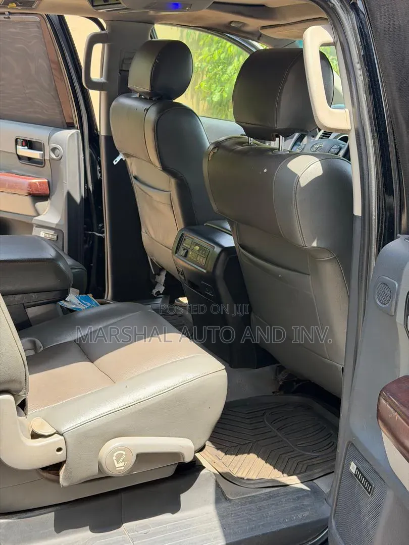 Toyota Sequoia SR5 4dr SUV 4WD (5.7L 8cyl 6A) 2012 Black
