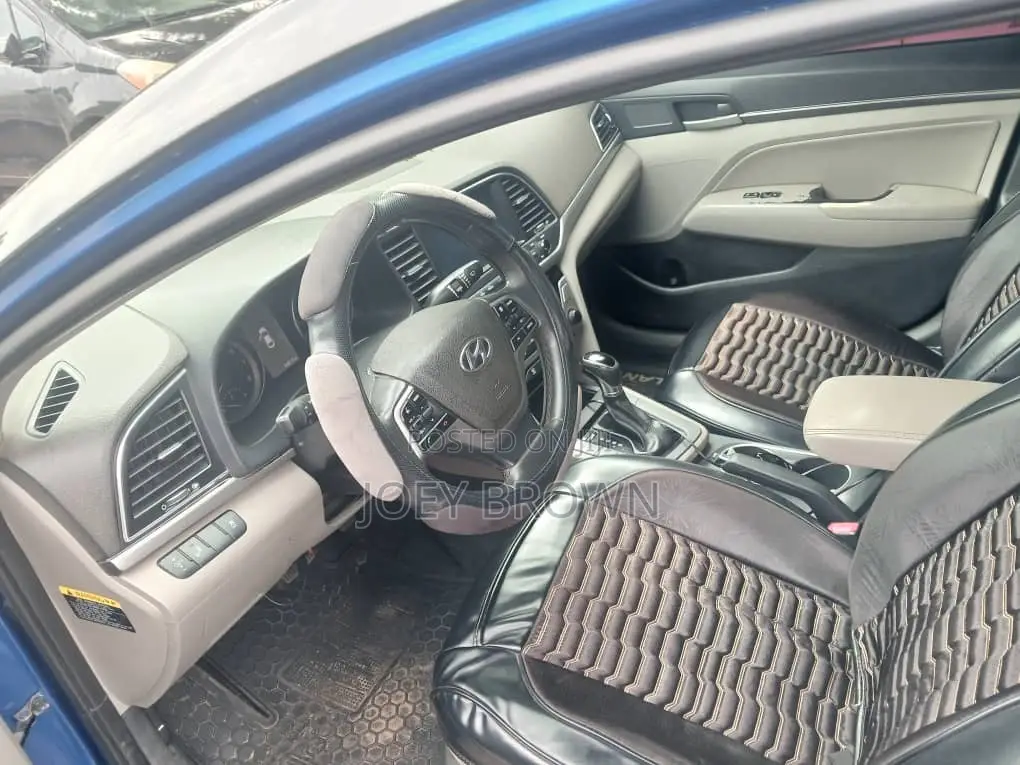 Hyundai Elantra Limited Sedan FWD (2.0L 4cyl 6A) 2017 Blue