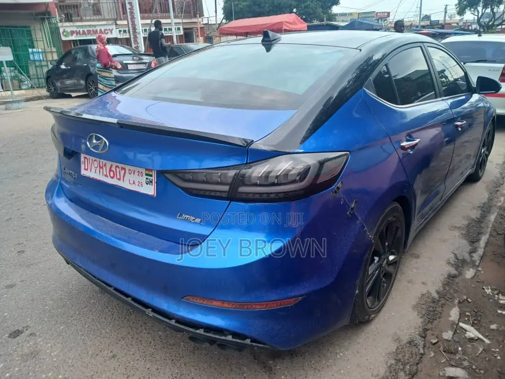 Hyundai Elantra Limited Sedan FWD (2.0L 4cyl 6A) 2017 Blue