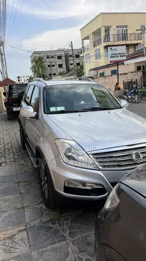 SsangYong Rexton 2016 Silver