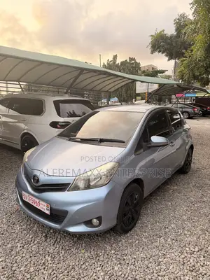Toyota Vitz 1.5 FWD 5dr 2013 Blue