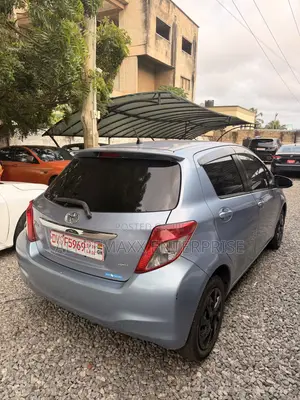 Toyota Vitz 1.5 FWD 5dr 2013 Blue