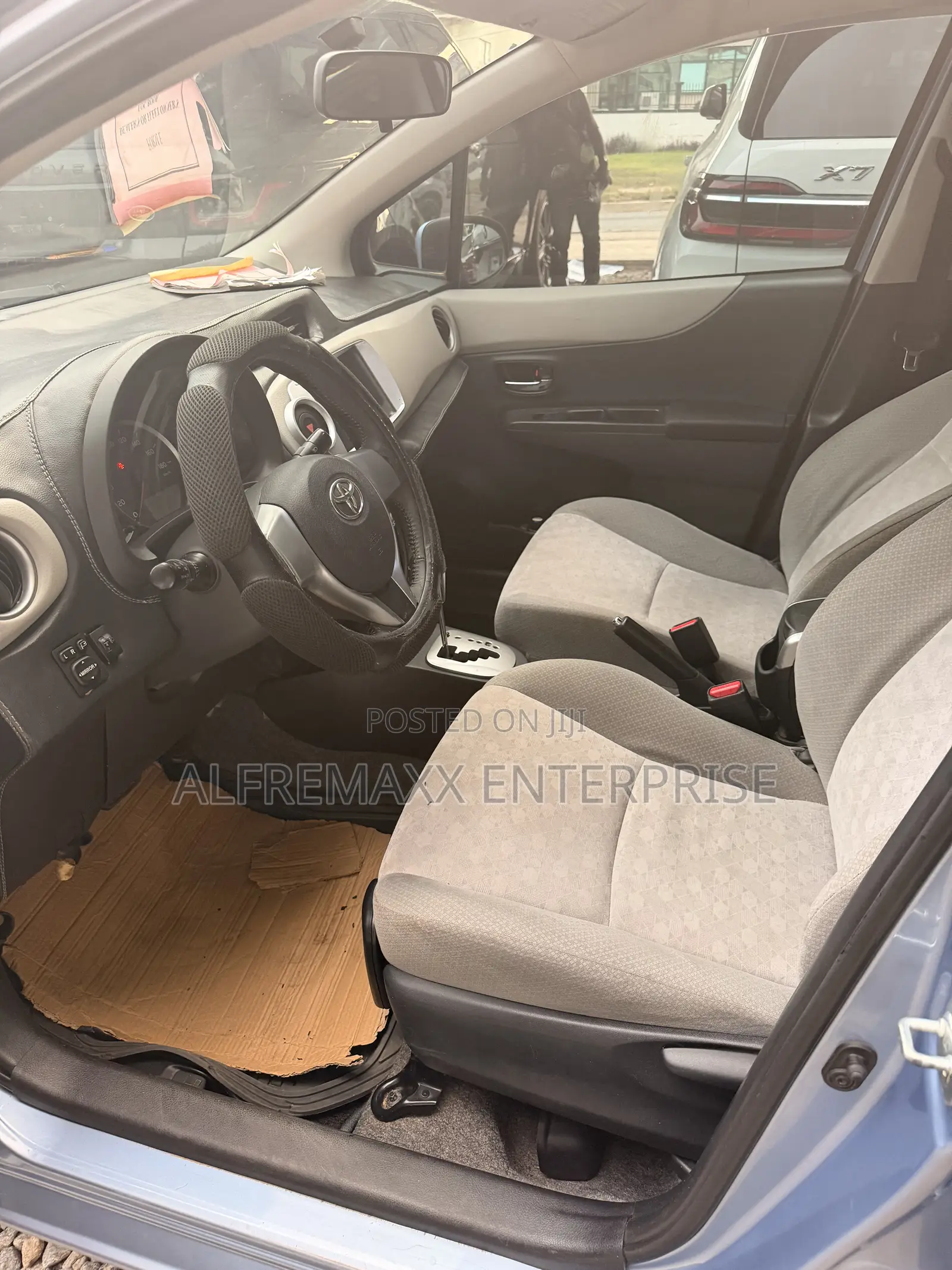 Toyota Vitz 1.5 FWD 5dr 2013 Blue