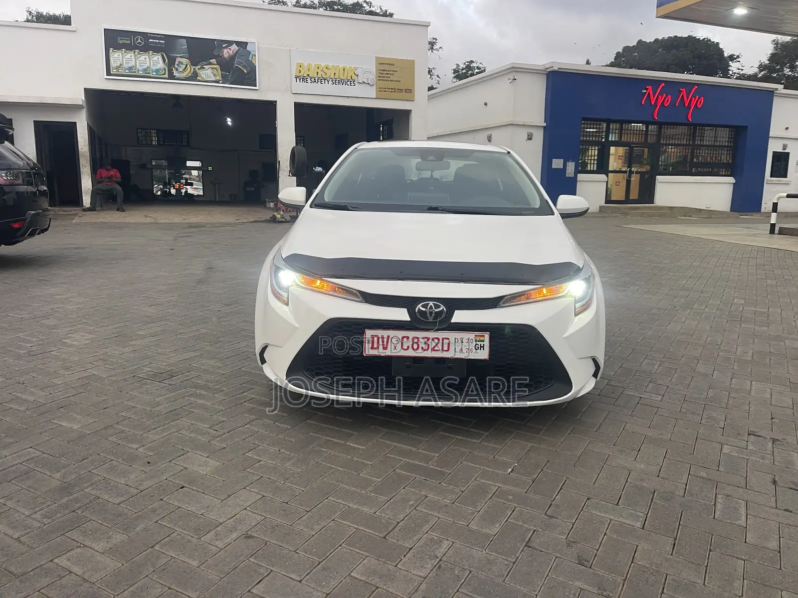 Toyota Corolla LE 2020 White