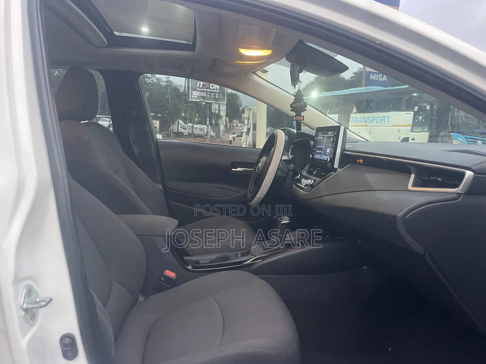 Toyota Corolla LE 2020 White