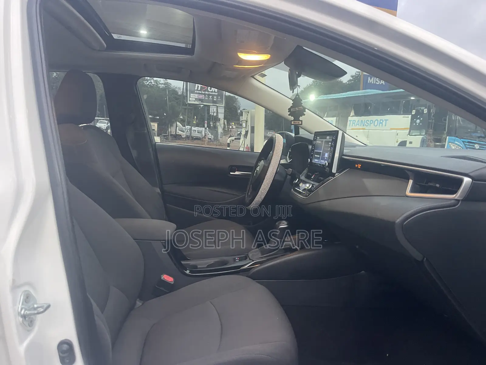 Toyota Corolla LE 2020 White