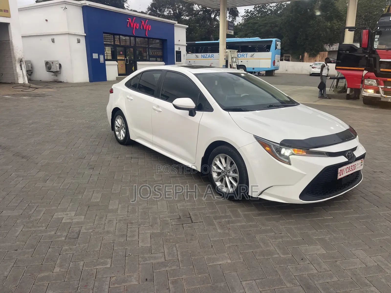 Toyota Corolla LE 2020 White