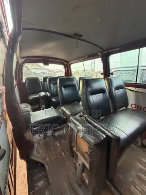 Toyota HiAce 2005 Red