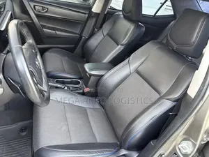 Toyota Corolla LE (1.8L 4cyl 2A) 2018 Gold