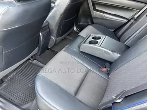 Toyota Corolla LE (1.8L 4cyl 2A) 2018 Gold